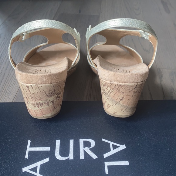 Size 10 women’s Naturalizer wedges. NWT - Picture 2 of 7